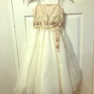 Davids Bridal Flower Girl Dress Size 6